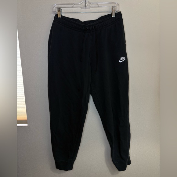 Nike Pants - Nike Women’s Black Sweatpants size medium